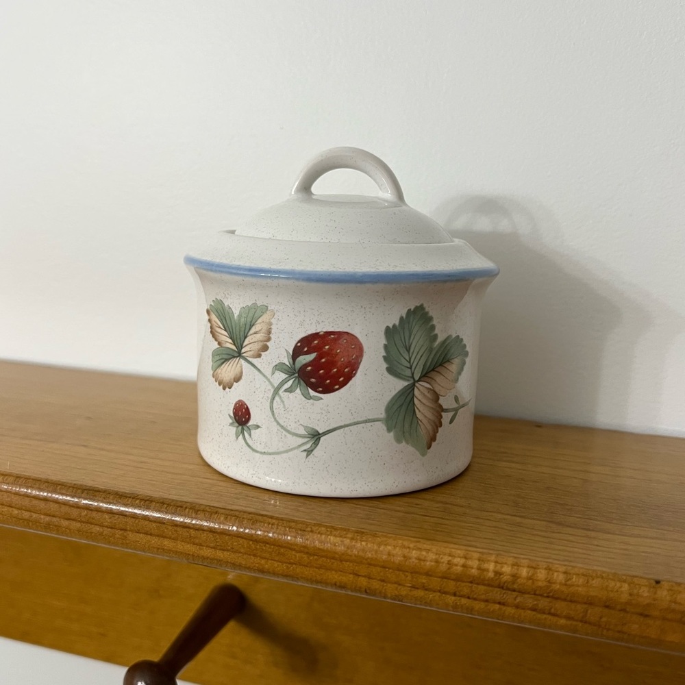 Vintage Savoir Vivre Sugar Bowl with Lid
